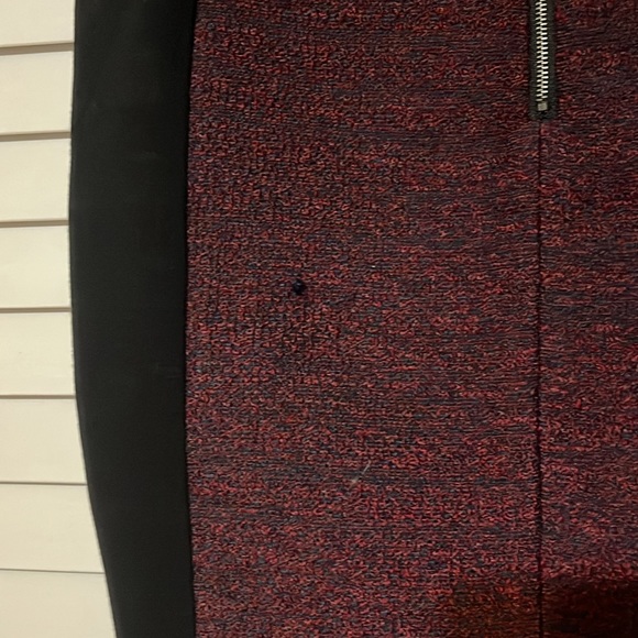Burgundy tweed textured skirt. - Picture 3 of 3